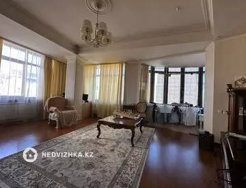 3-комнатная квартира, этаж 4 из 5, 135 м²