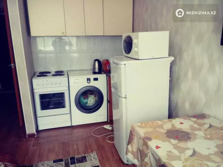 1-комнатная квартира, этаж 3 из 5, 20 м², Посуточно, фотография 2