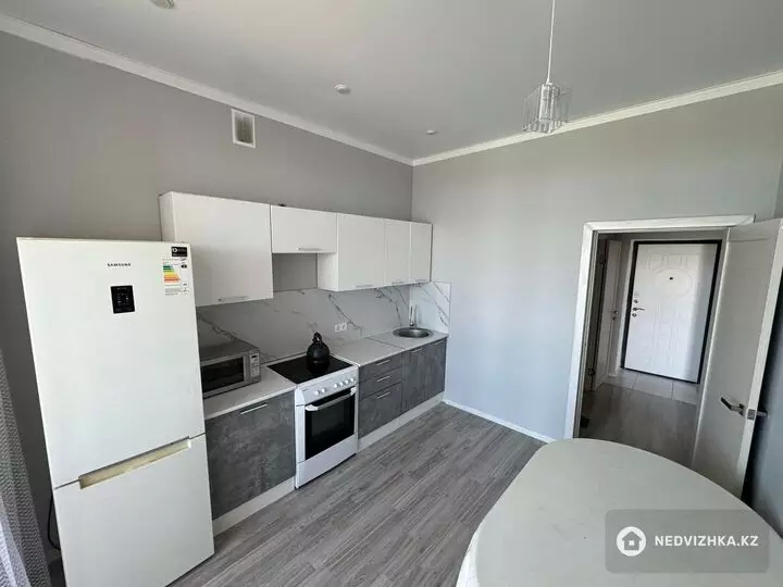 1-комнатная квартира, этаж 9 из 12, 33 м², По часам, фотография 3