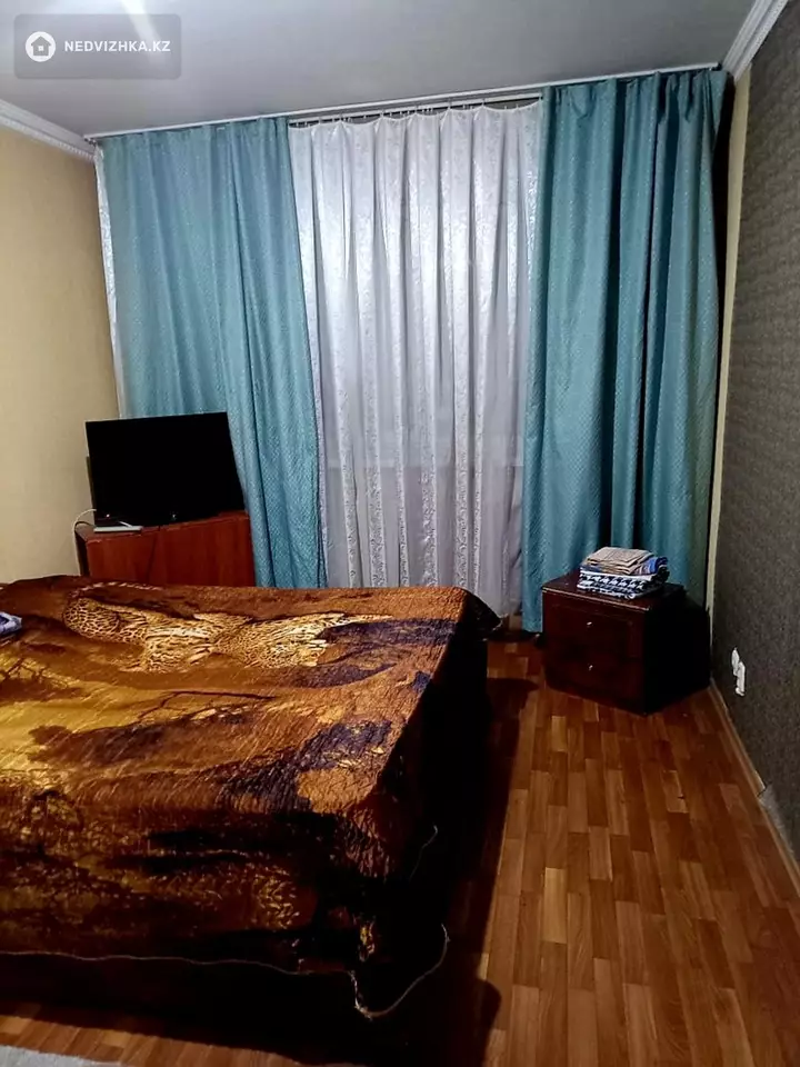 1-комнатная квартира, этаж 4 из 12, 40 м², Посуточно