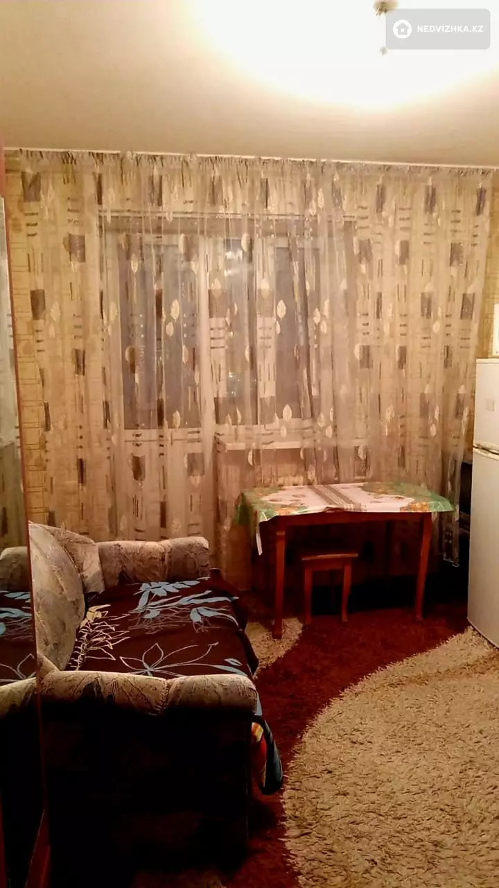 1-комнатная квартира, этаж 4 из 12, 40 м², Посуточно, фотография 3
