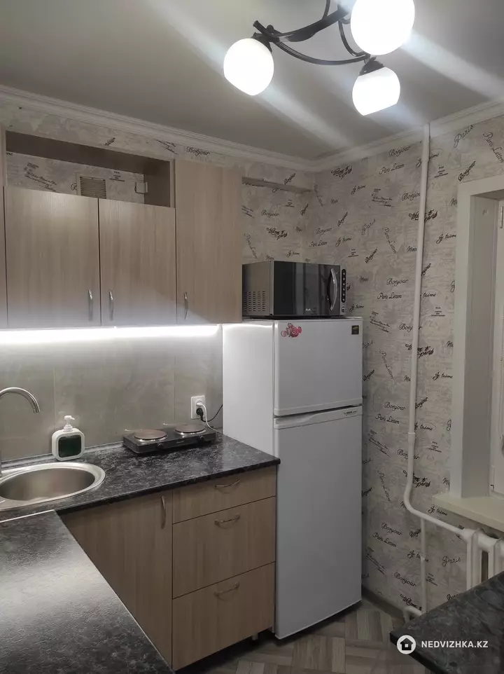 1-комнатная квартира, этаж 4 из 5, 40 м², Посуточно, фотография 2