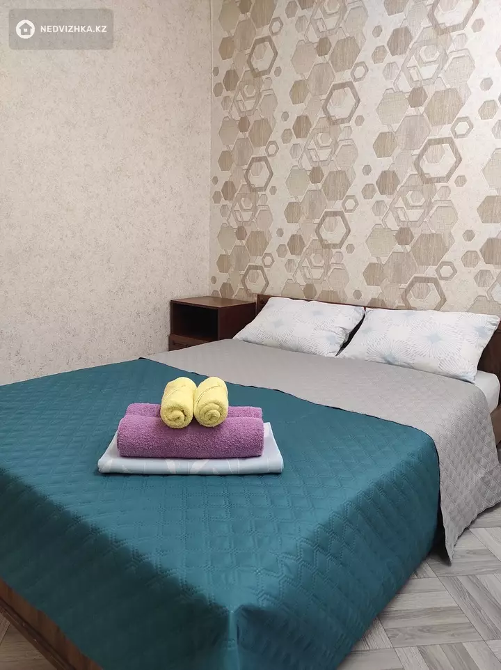 1-комнатная квартира, этаж 4 из 5, 40 м², Посуточно, фотография 3