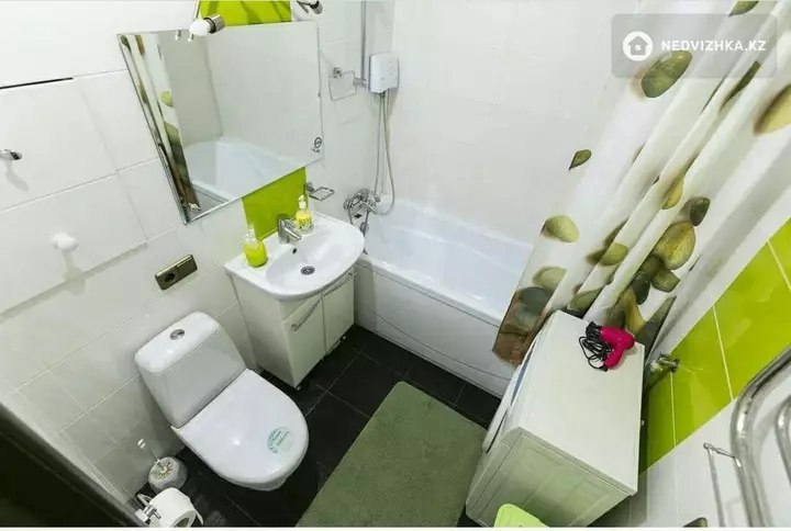 1-комнатная квартира, этаж 4 из 15, 40 м², Посуточно, фотография 4