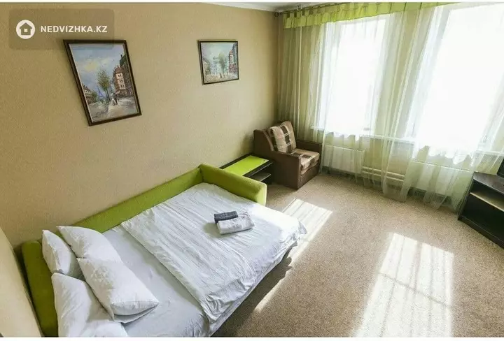 1-комнатная квартира, этаж 4 из 15, 40 м², Посуточно, фотография 2