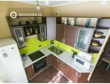 1-комнатная квартира, этаж 4 из 15, 40 м², Посуточно