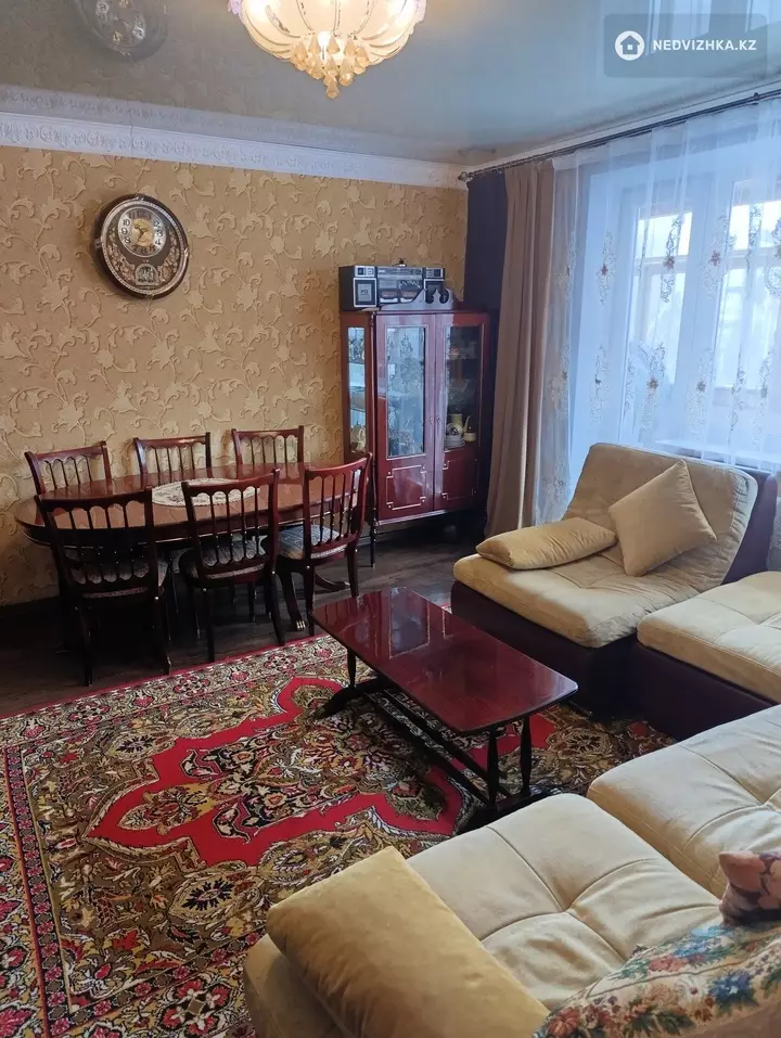 3-комнатная квартира, этаж 5 из 5, 64 м², фотография 2