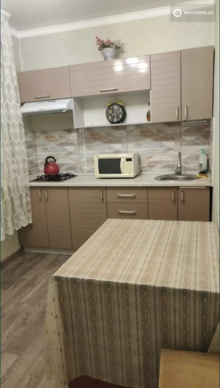 1-комнатная квартира, этаж 3 из 3, 43 м², Посуточно, фотография 4