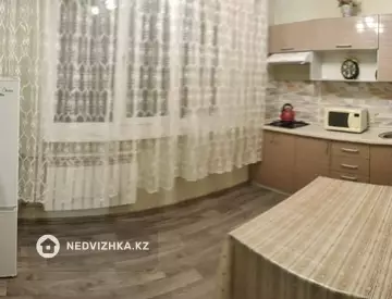 1-комнатная квартира, этаж 3 из 3, 43 м², Посуточно