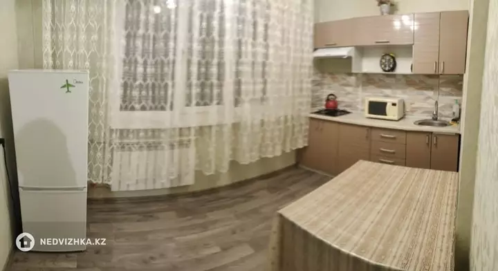 1-комнатная квартира, этаж 3 из 3, 43 м², Посуточно, фотография 5