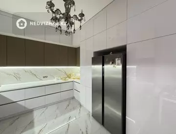 3-комнатная квартира, этаж 18 из 20, 133 м², миниатюра 2