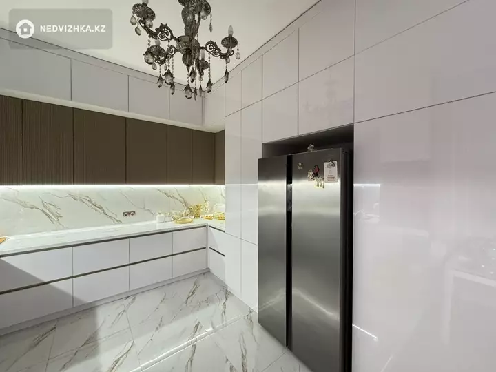 3-комнатная квартира, этаж 18 из 20, 133 м², фотография 2