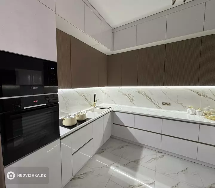 3-комнатная квартира, этаж 18 из 20, 133 м², фотография 3