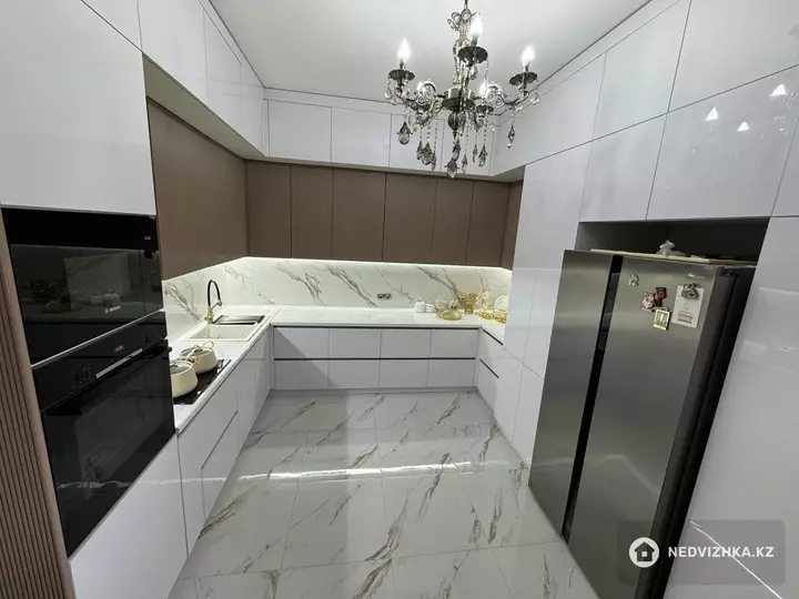 3-комнатная квартира, этаж 18 из 20, 133 м², фотография 4