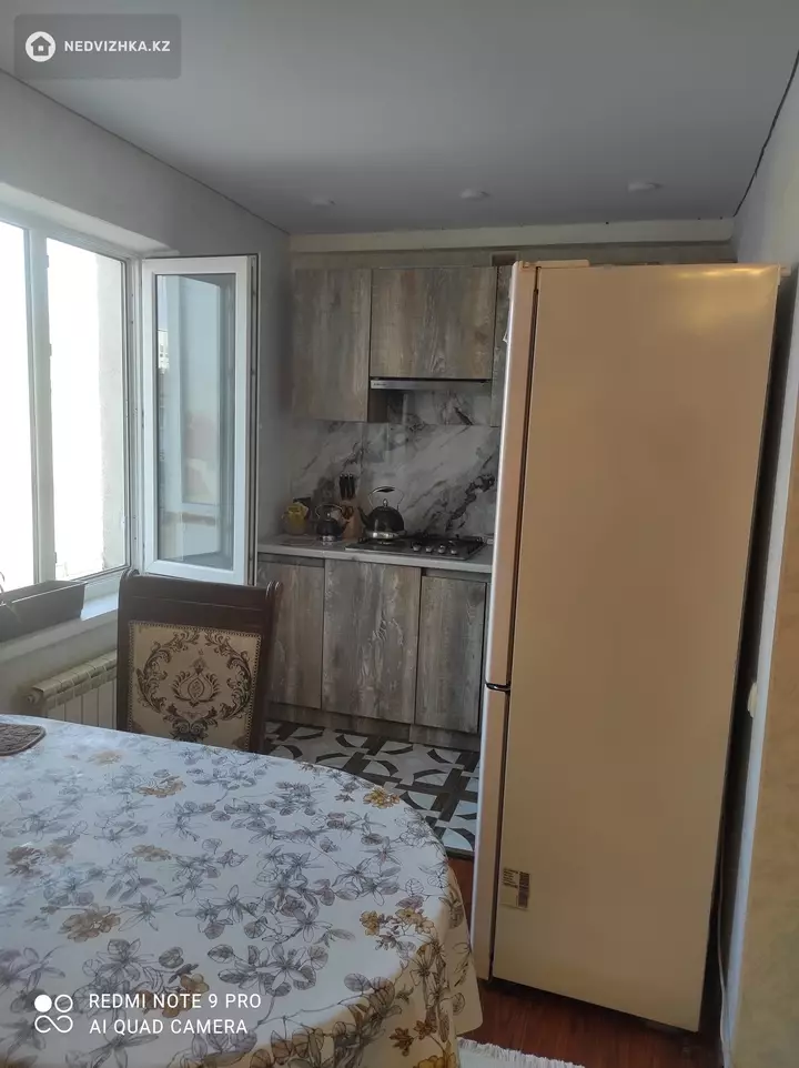 4-комнатная квартира, этаж 5 из 5, 61 м², фотография 2