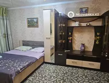 1-комнатная квартира, этаж 2 из 3, 37 м², Посуточно