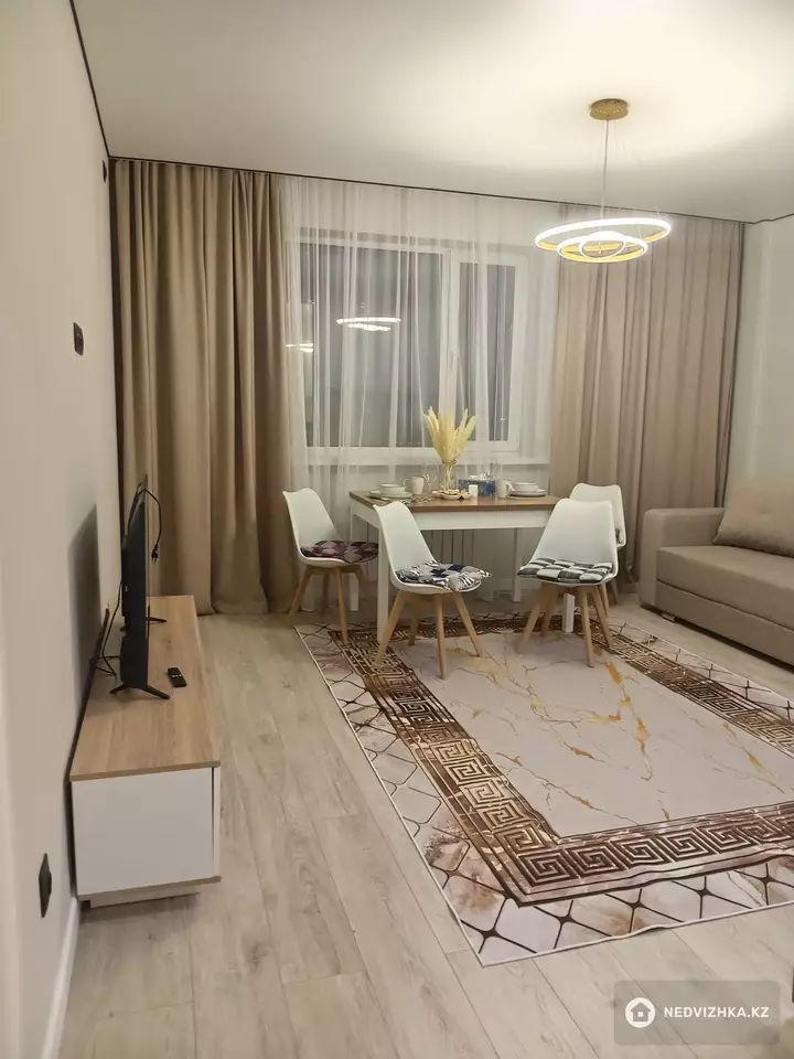 2-комнатная квартира, этаж 19 из 14, 43 м², Посуточно, фотография 3