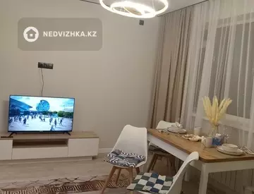 2-комнатная квартира, этаж 19 из 14, 43 м², Посуточно