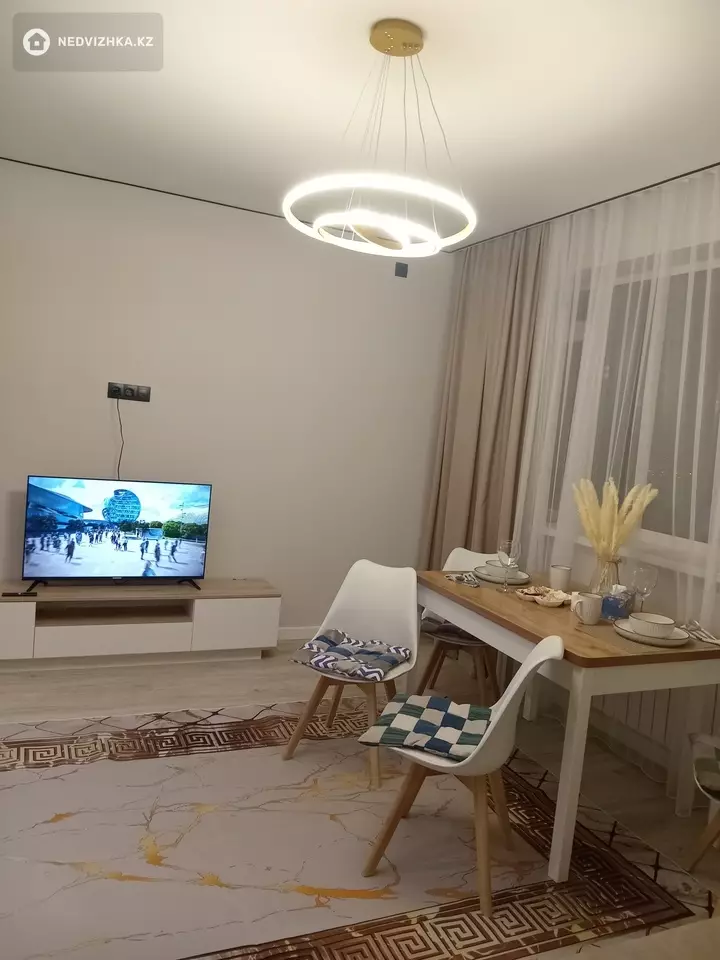 2-комнатная квартира, этаж 19 из 14, 43 м², Посуточно, фотография 4