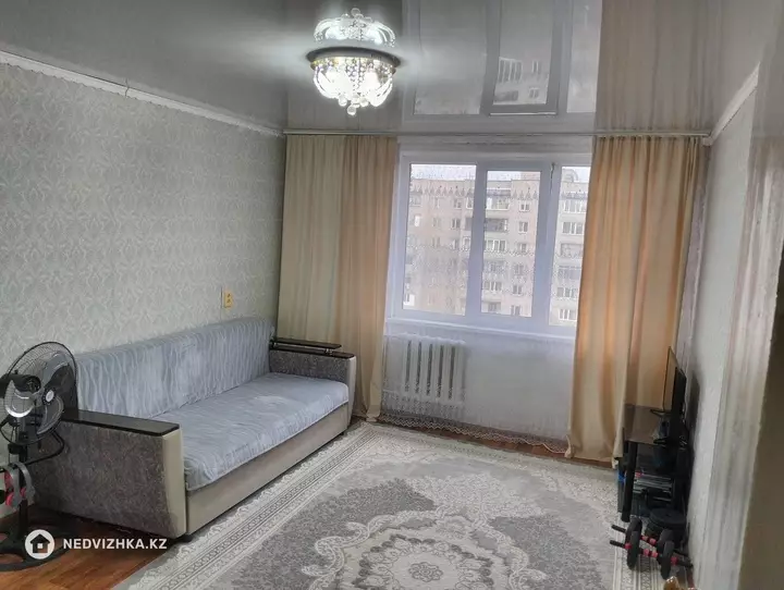 1-комнатная квартира, этаж 8 из 9, 37 м², фотография 2