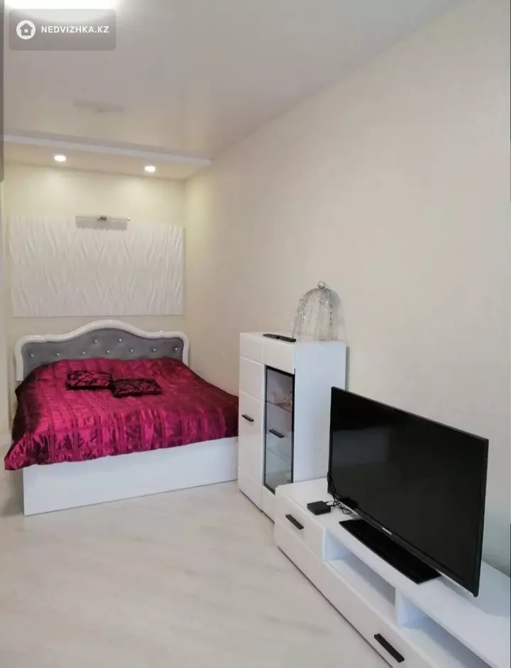 1-комнатная квартира, этаж 3 из 12, 35 м², По часам, 2-фотосурет