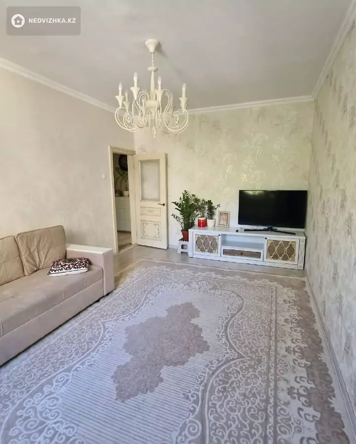 3-комнатная квартира, этаж 2 из 5, 70 м², фотография 2