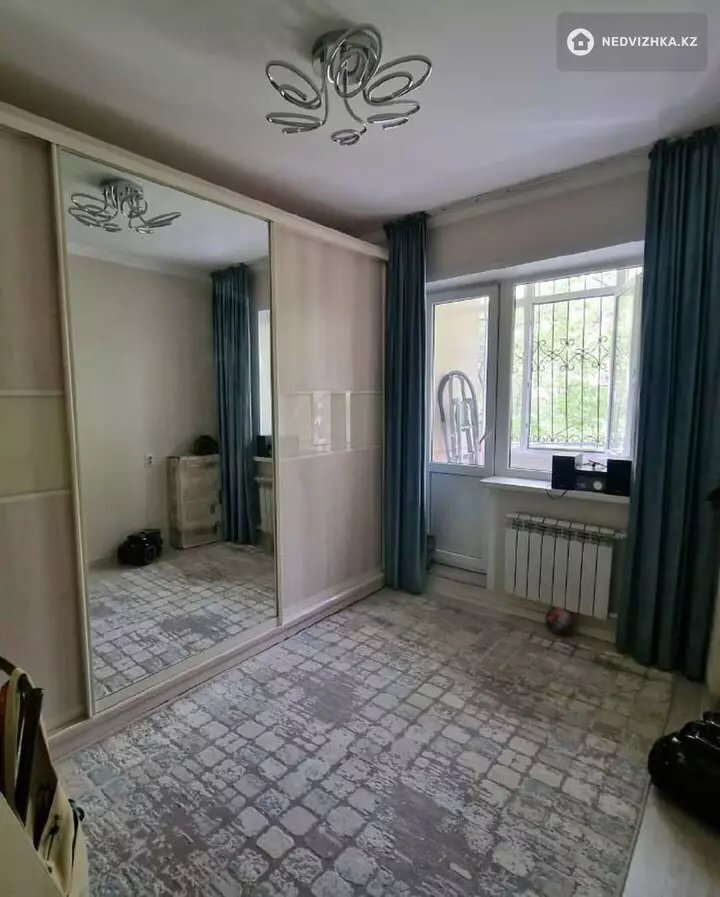 3-комнатная квартира, этаж 2 из 5, 70 м², фотография 3