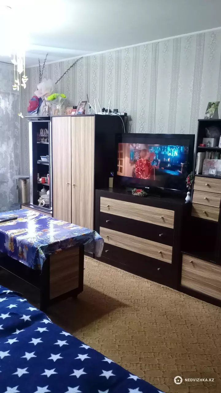 3-комнатная квартира, этаж 2 из 4, 60 м², фотография 2