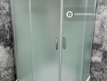 2-комнатная квартира, этаж 2 из 10, 84 м², Посуточно