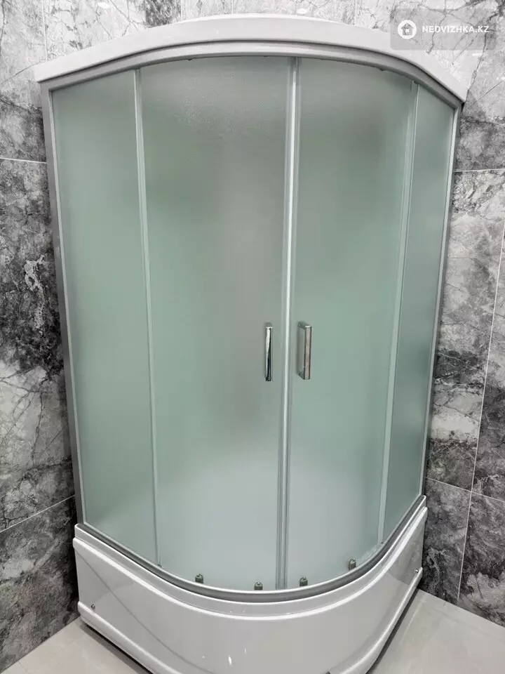 2-комнатная квартира, этаж 2 из 10, 84 м², Посуточно, фотография 5