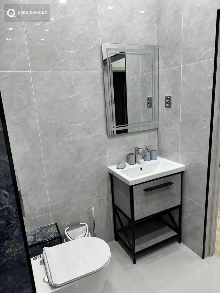 2-комнатная квартира, этаж 2 из 10, 84 м², Посуточно, фотография 3