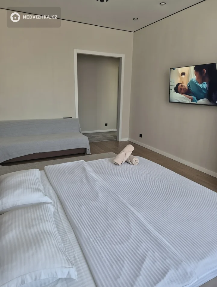 1-комнатная квартира, этаж 4 из 9, 40 м², Посуточно, фотография 2