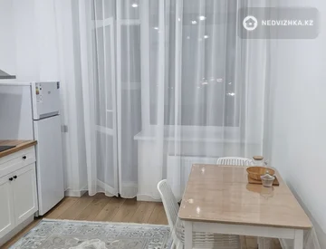 1-комнатная квартира, этаж 4 из 9, 40 м², Посуточно, миниатюра 4