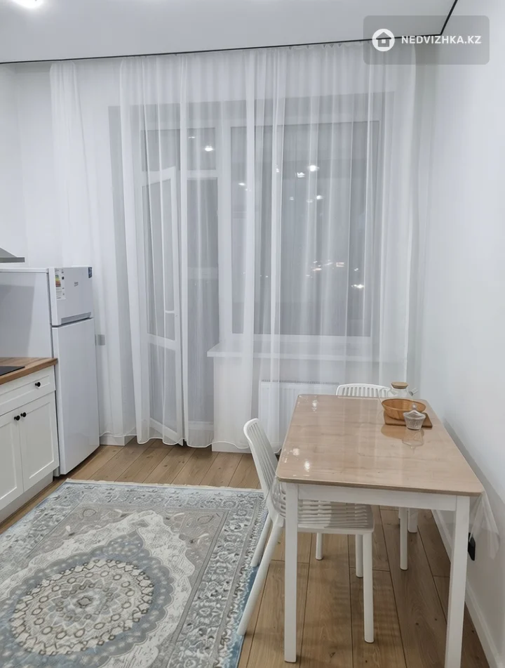 1-комнатная квартира, этаж 4 из 9, 40 м², Посуточно, фотография 4