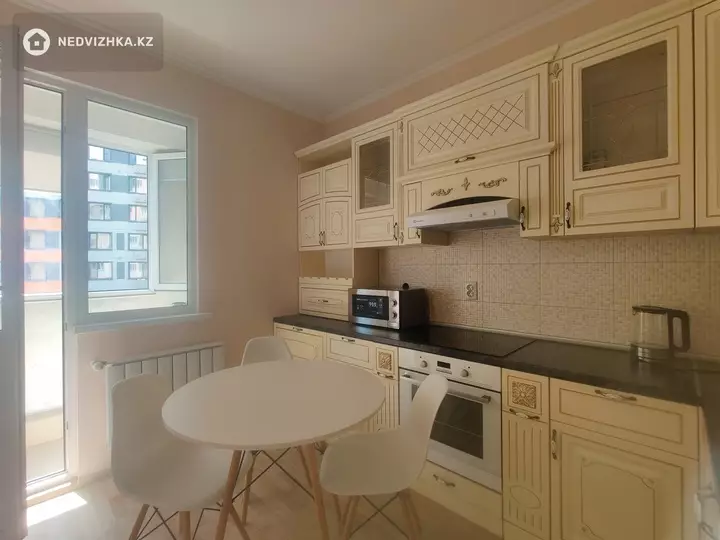 1-комнатная квартира, этаж 5 из 12, 38 м², Посуточно, фотография 4
