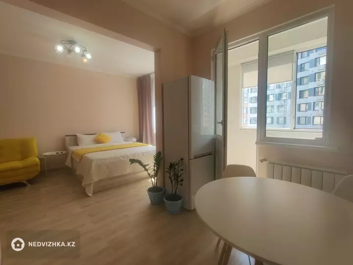 1-комнатная квартира, этаж 5 из 12, 38 м², Посуточно, фотография 3