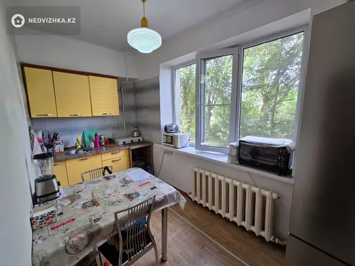 2-комнатная квартира, этаж 2 из 3, 63 м², фотография 2