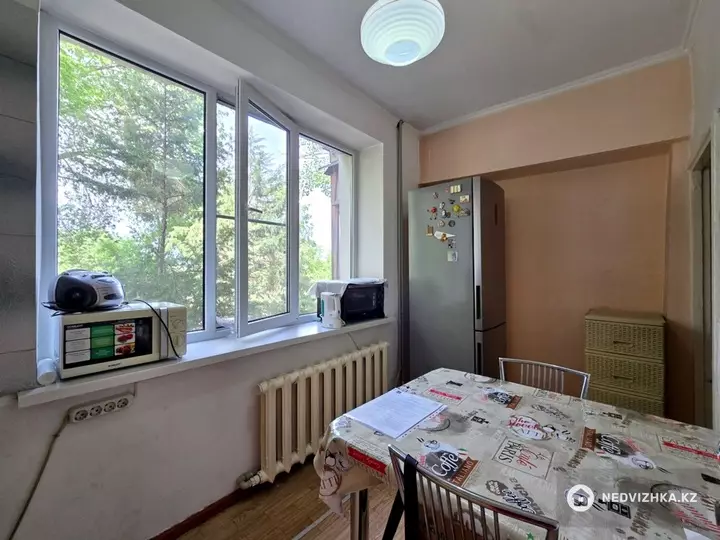 2-комнатная квартира, этаж 2 из 3, 63 м², фотография 3