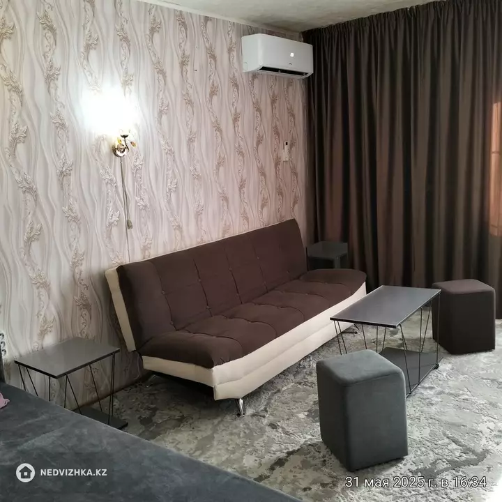 1-комнатная квартира, этаж 1 из 5, 40 м², Посуточно, фотография 2