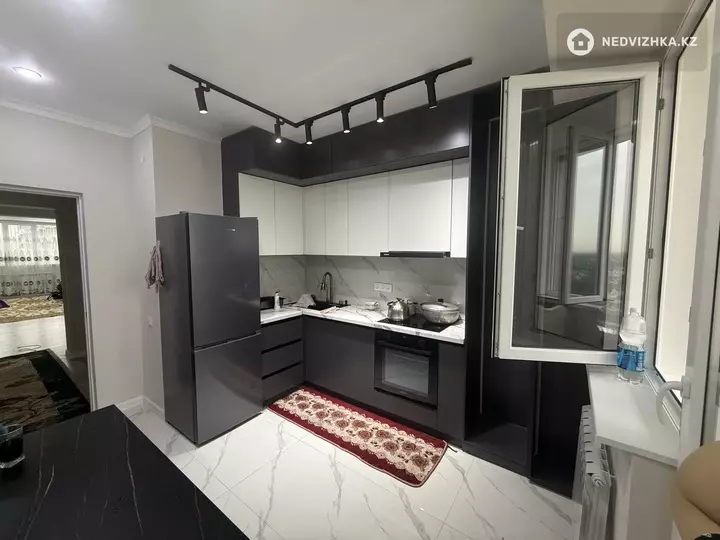 2-комнатная квартира, этаж 11 из 13, 70 м², На длительный срок, фотография 2