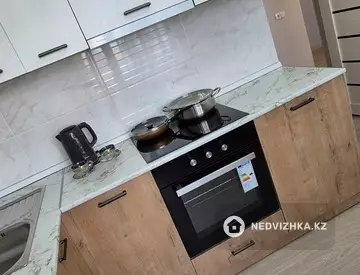 1-комнатная квартира, этаж 17 из 17, 37 м², Посуточно, миниатюра 8