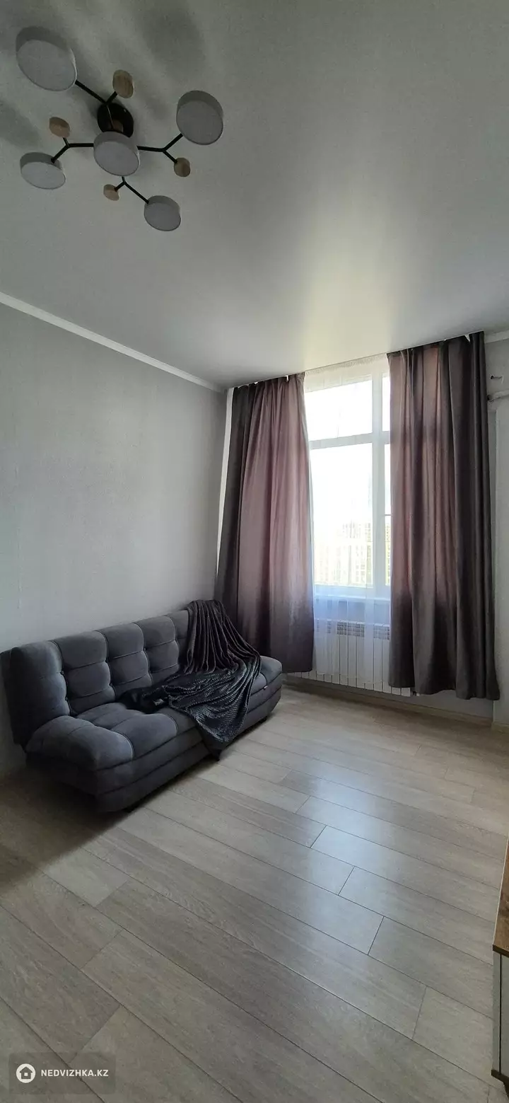 1-комнатная квартира, этаж 17 из 17, 37 м², Посуточно, фотография 4