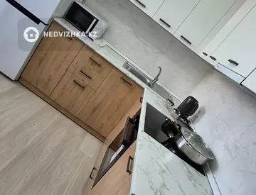 1-комнатная квартира, этаж 17 из 17, 37 м², Посуточно, миниатюра 9