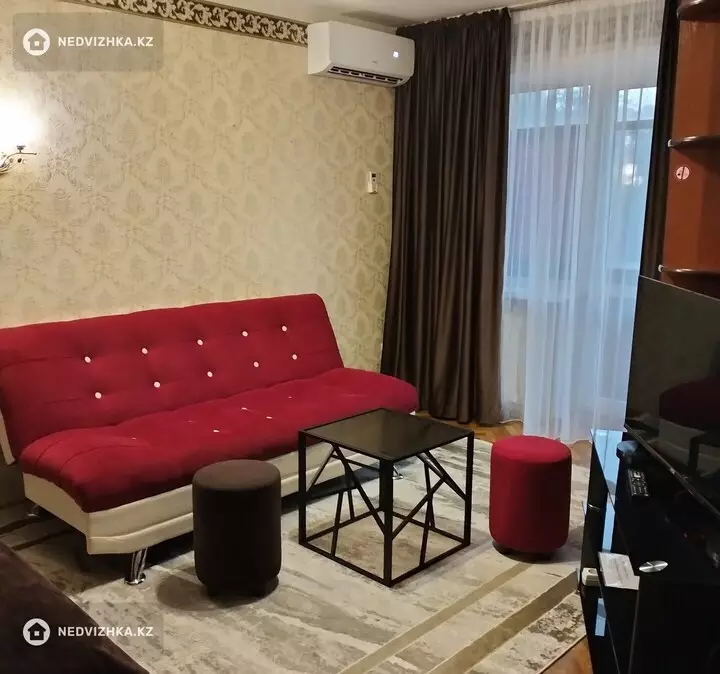 1-комнатная квартира, этаж 1 из 3, 34 м², Посуточно, фотография 2