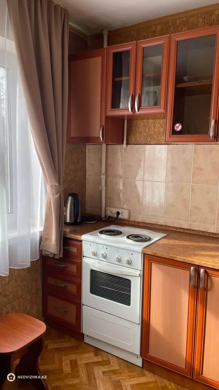 1-комнатная квартира, этаж 1 из 3, 34 м², Посуточно, фотография 5