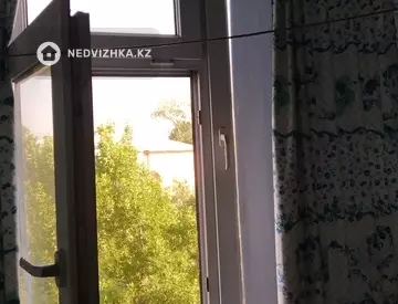 3-комнатная квартира, этаж 4 из 5, 64 м²