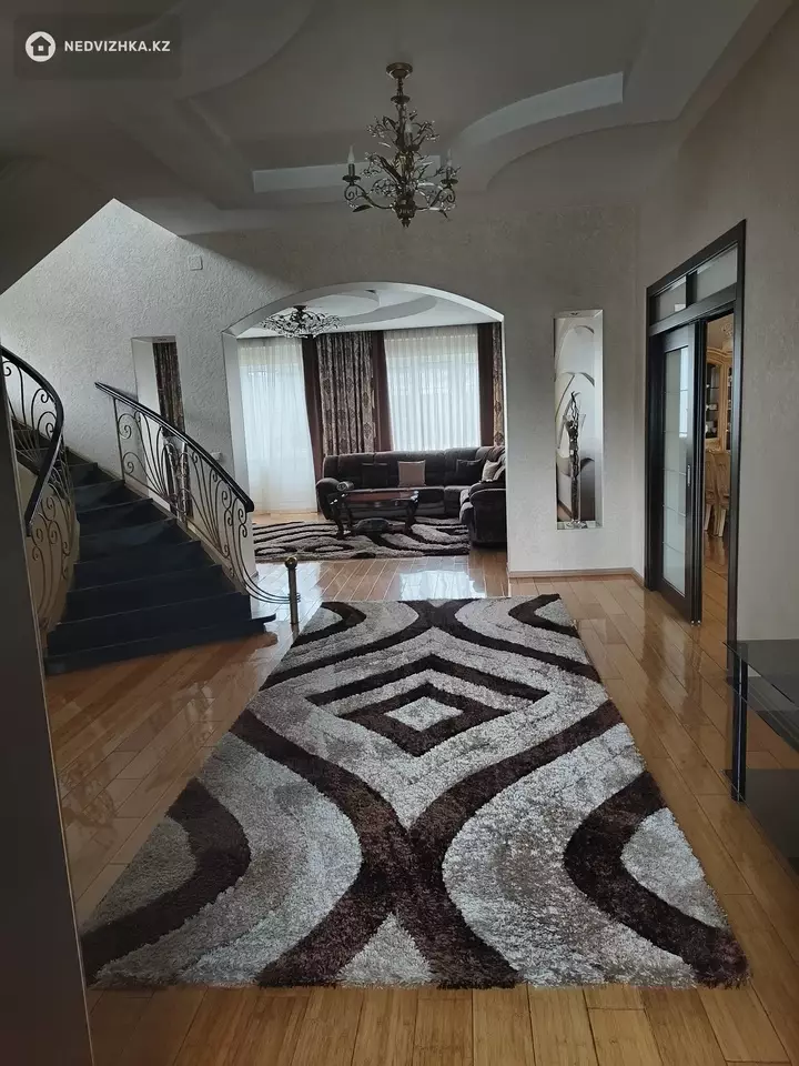 5-комнатный дом, 6.5 соток, 325 м², фотография 2