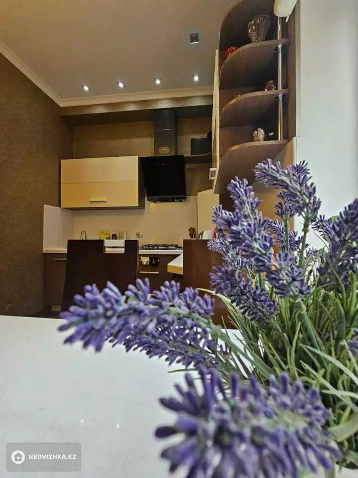 3-комнатная квартира, этаж 1 из 3, 112 м², фотография 3