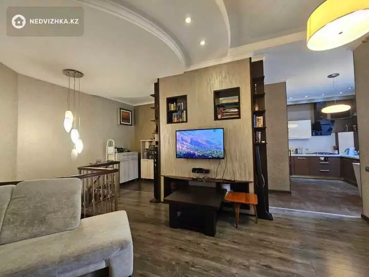 3-комнатная квартира, этаж 1 из 3, 112 м², фотография 2