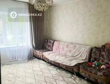 3-комнатная квартира, этаж 1 из 5, 62 м², миниатюра 1
